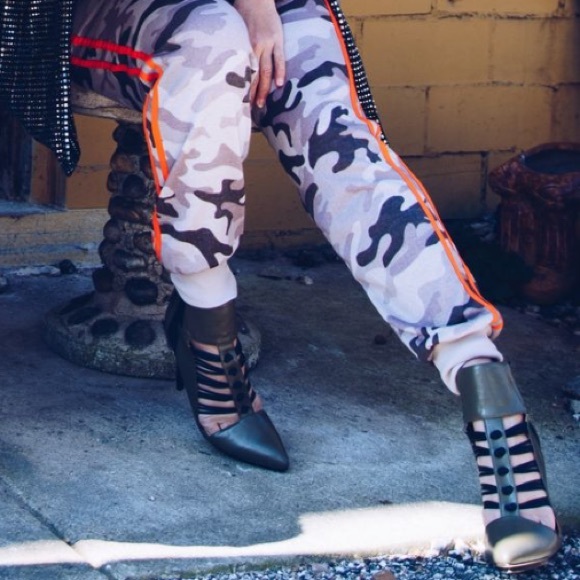 Brown & Orange Camo Tuxedo Stripe Jogger Pants - Picture 5 of 5